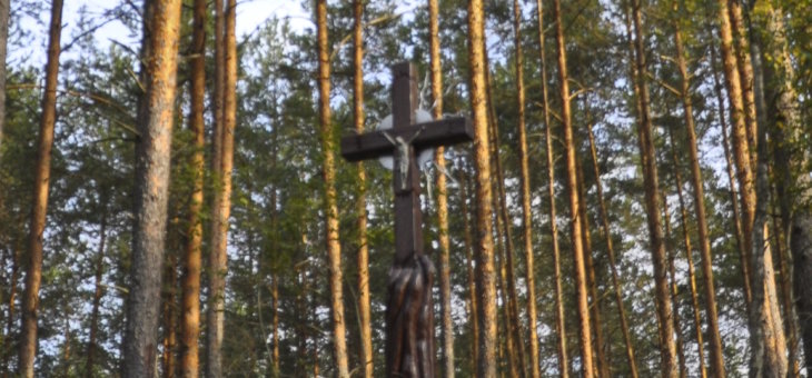Krzyż wszystkim poległym żołnierzom w Puszczy Rudnickiej