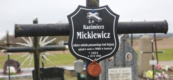 Grób żołnierza AK Kazimierza Mickiewicza w Taboryszkach