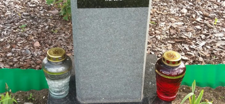 Dąb i stela w hołdzie Sybirakom